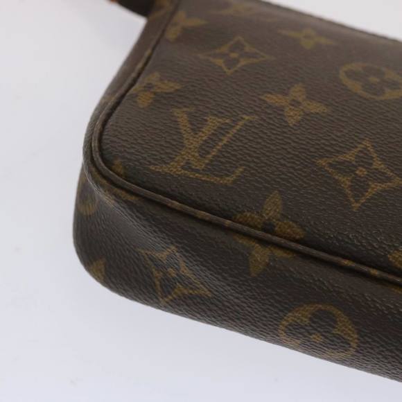 LOUIS VUITTON Pochette accessoires Clutch Bag - Picture 10 of 16
